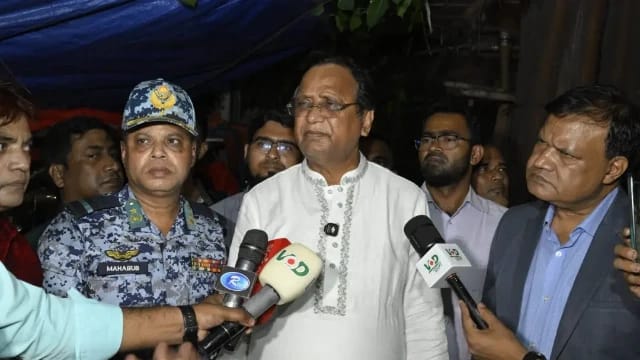 এলিফ্যান্ট রোডে ময়লা: দায়িত্বে অবহেলায় সিআই বরখাস্তের সিদ্ধান্ত